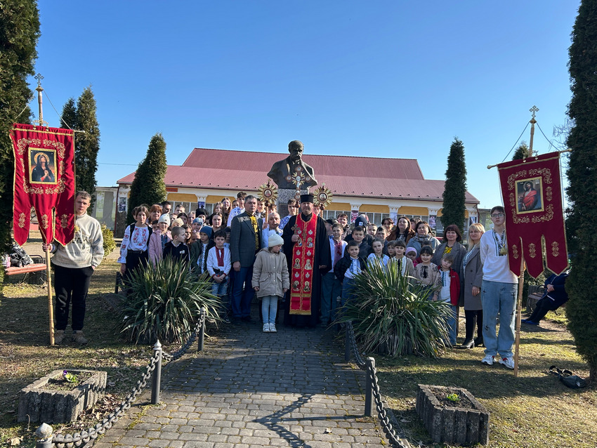 Пост в блозі №208. Березневі барви шкільного життя